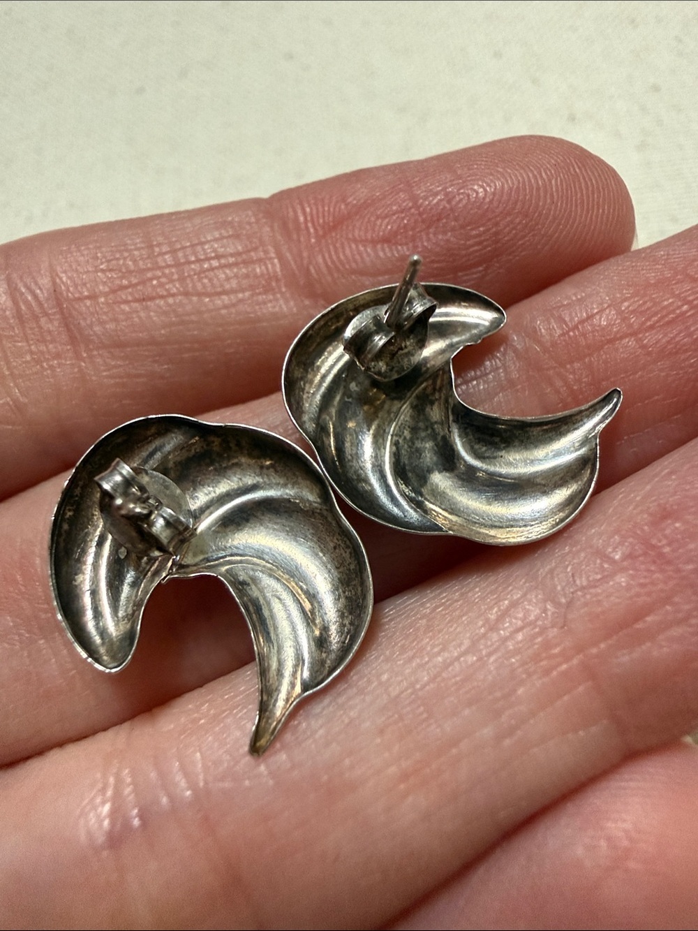 Vintage Sterling Silver 925 small shell like Curved Wave Earrings - Picture 4 of 11